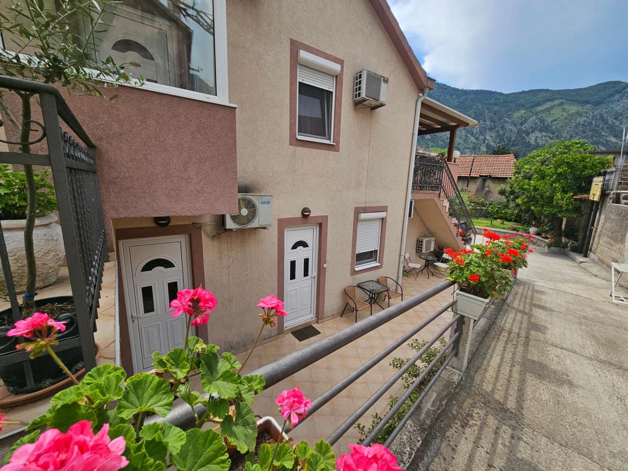 Apartment Aleksandar Kotor Luaran gambar